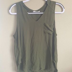 Size Medium, Color Green, Front Pocket, Small line detail